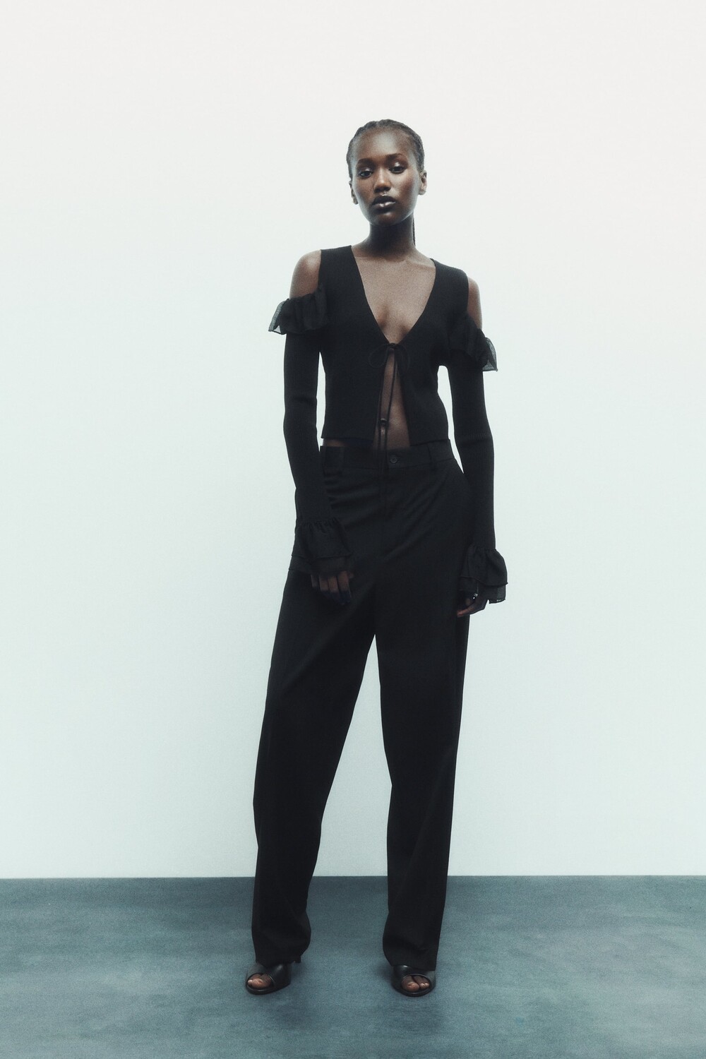 

Трикотажная куртка с оборками Zara, черный