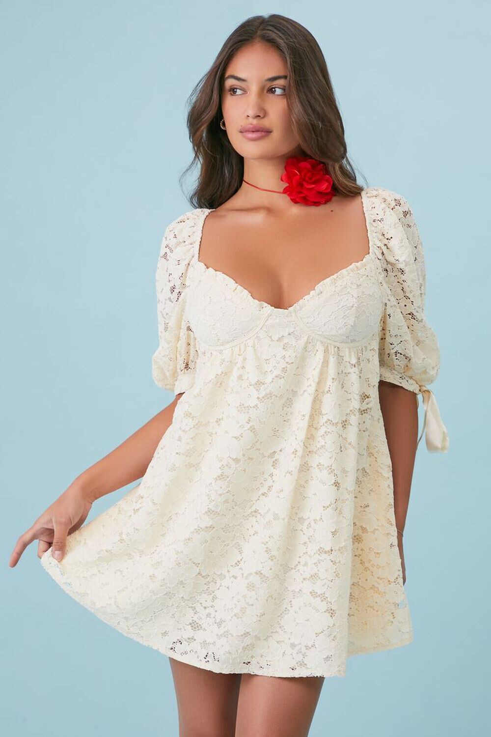 

Мини-платье Babydoll с цветочным принтом Forever 21, слоновая кость