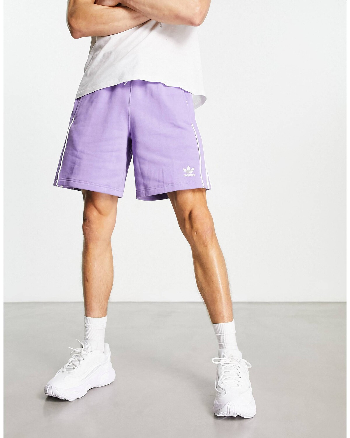 

Сиреневые шорты с 3 полосками и логотипом adidas Originals Rekive