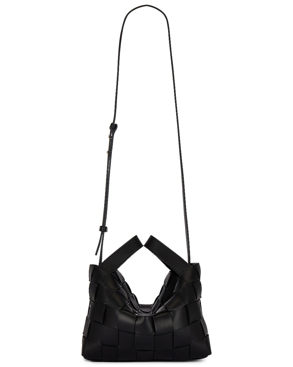 

Сумка Bottega Veneta Small Bowling Cassette, цвет Black & Gold