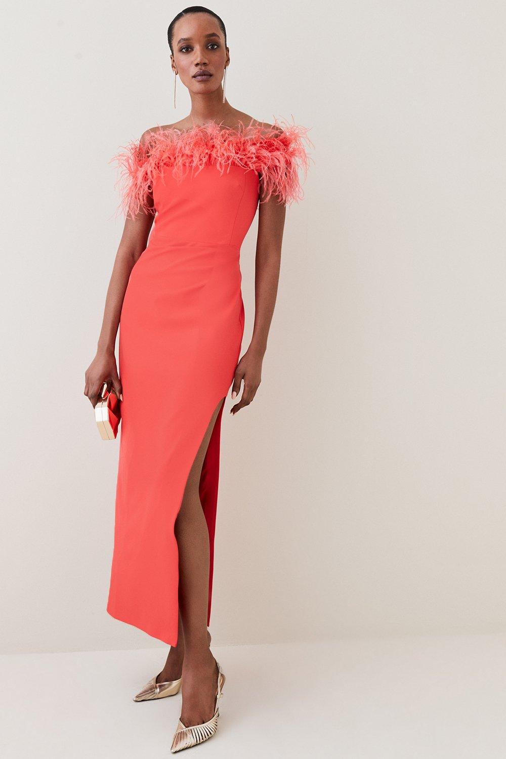 Платье макси из эластичного крепа Petite с открытой спиной и перьями Karen Millen, красный
