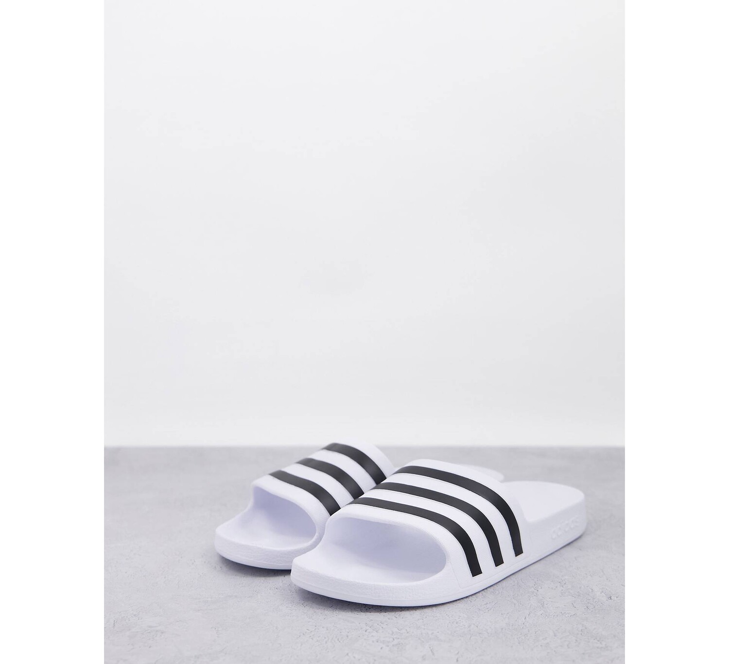 

Шлепанцы adidas Swim Adilette белого и черного цветов adidas performance