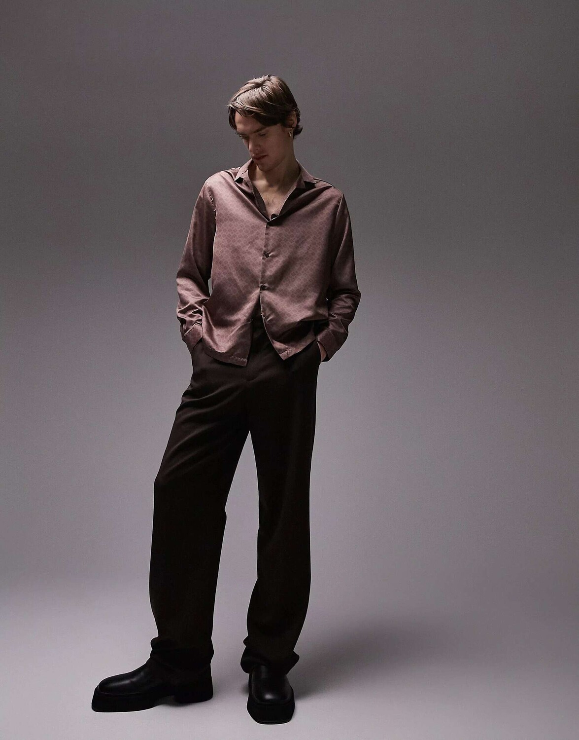 

Атласная рубашка с геопринтом Topman шоколадно-коричневого цвета