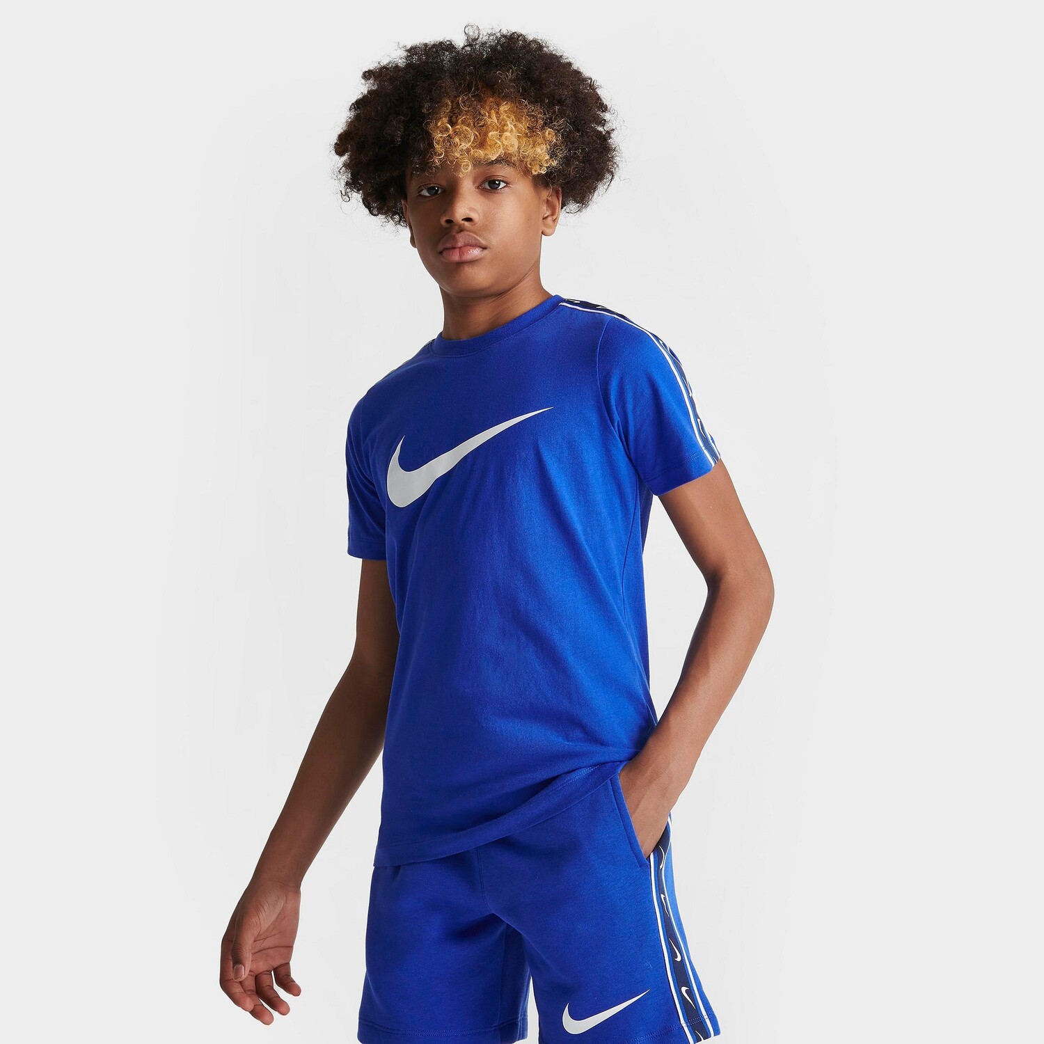 

Детская футболка Nike Sportswear с повторяющимся узором, синий