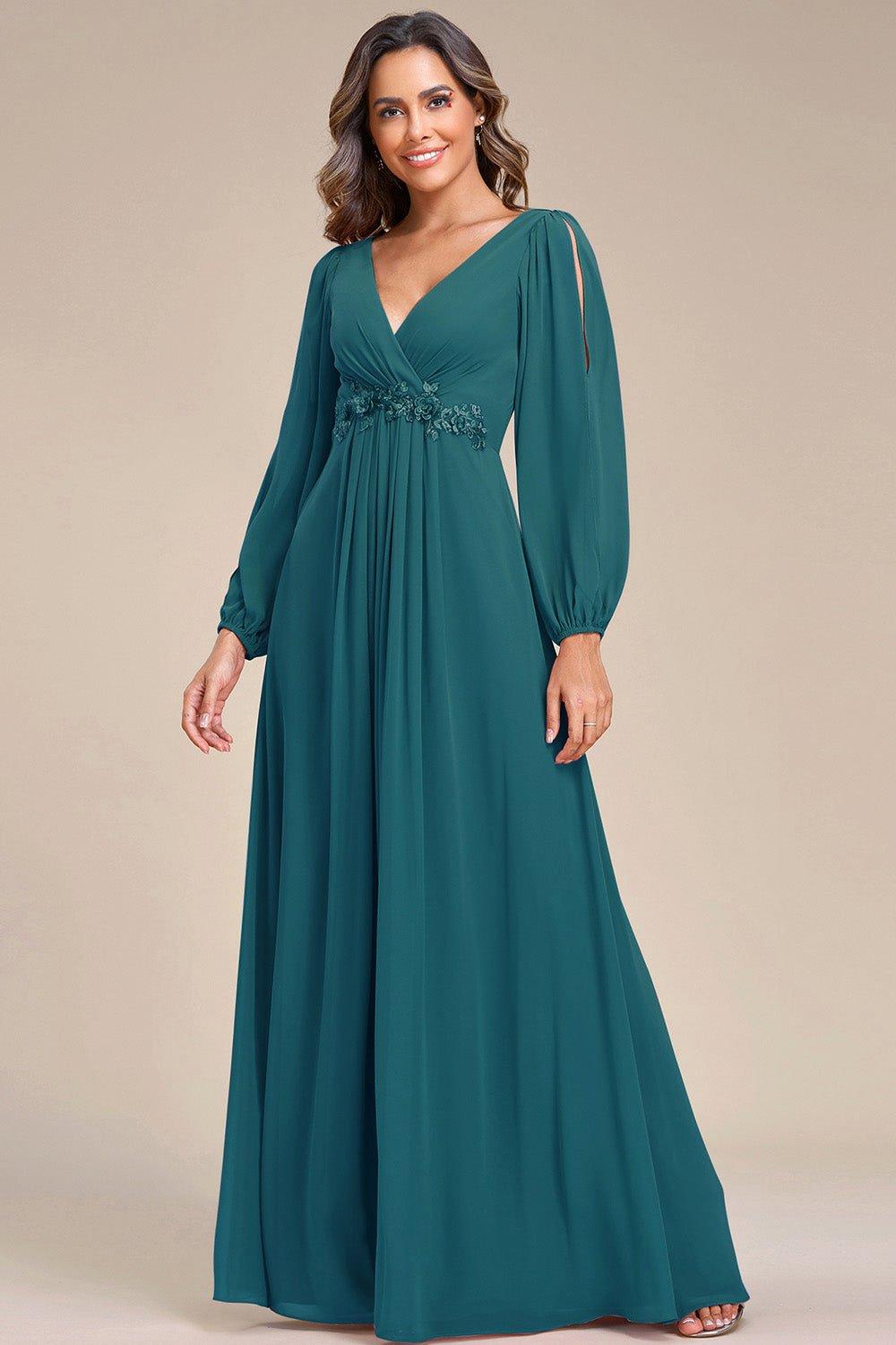 Вечернее платье макси с длинными рукавами-фонариками и глубоким V-образным вырезом и аппликацией Ever Pretty, синий