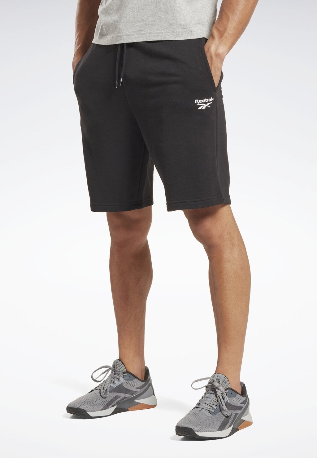 

Спортивные шорты Reebok