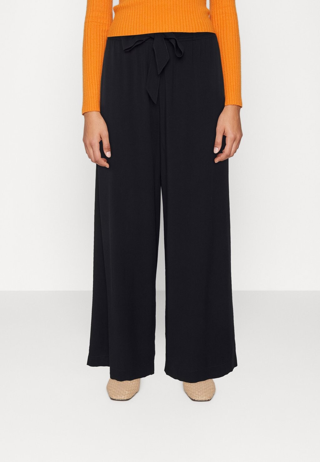 

Брюки edc by Esprit, черный