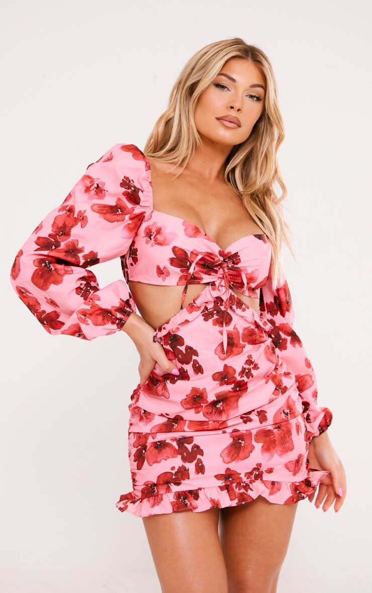 

PrettyLittleThing Розовое платье с открытой спиной и рюшами с цветочным принтом, Розовый