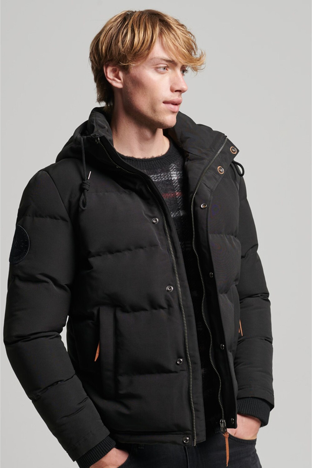 

Пуховик Everest с капюшоном Superdry, черный