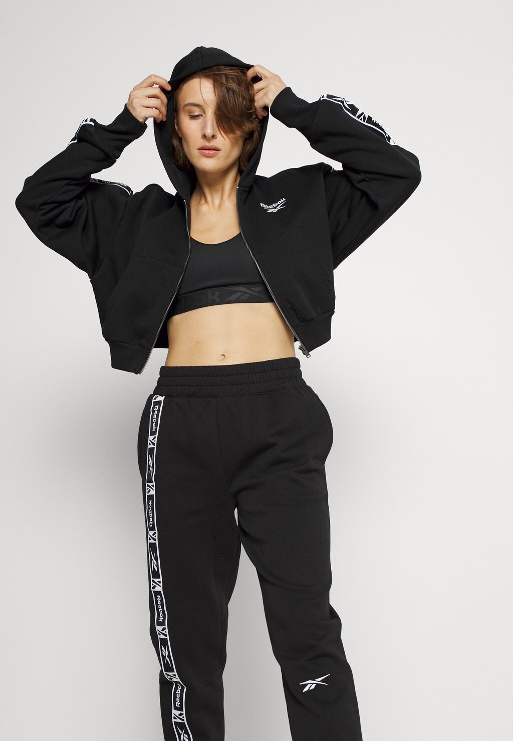 

Толстовка на молнии Reebok, черный