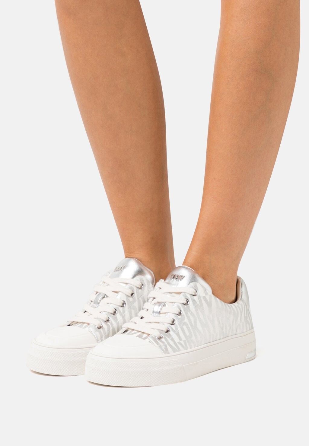 

Кроссовки DKNY