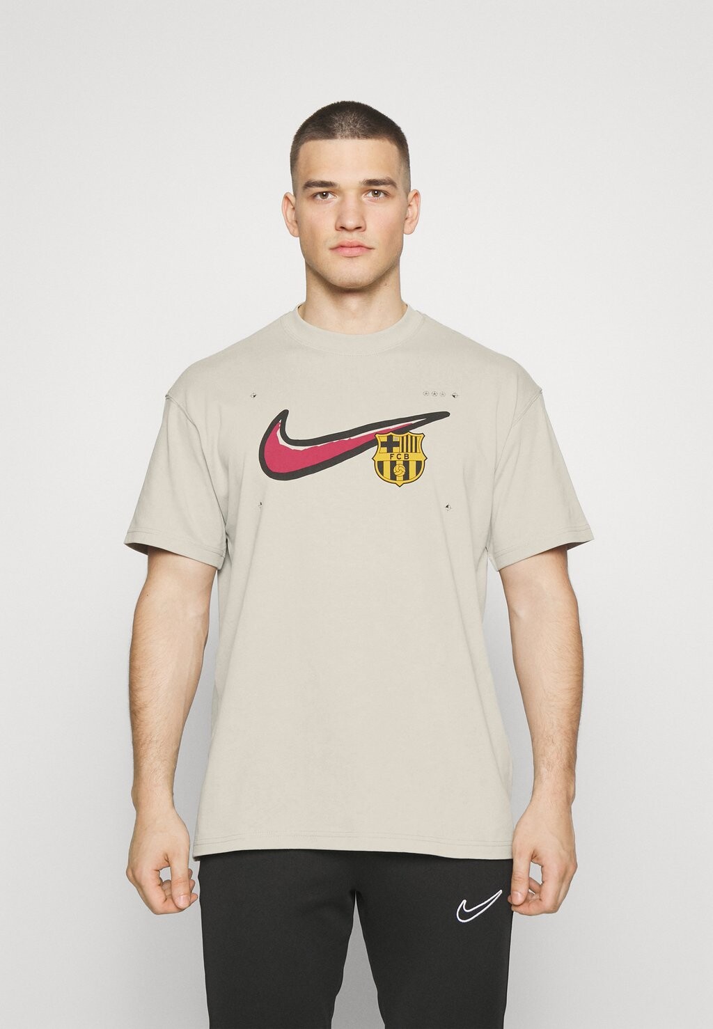 

Спортивная футболка Nike
