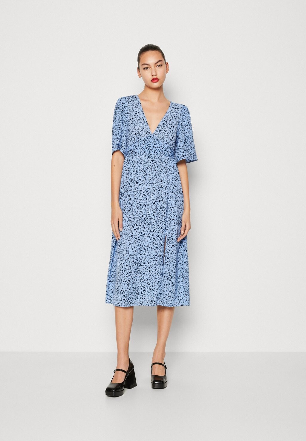 

Летнее платье Monki