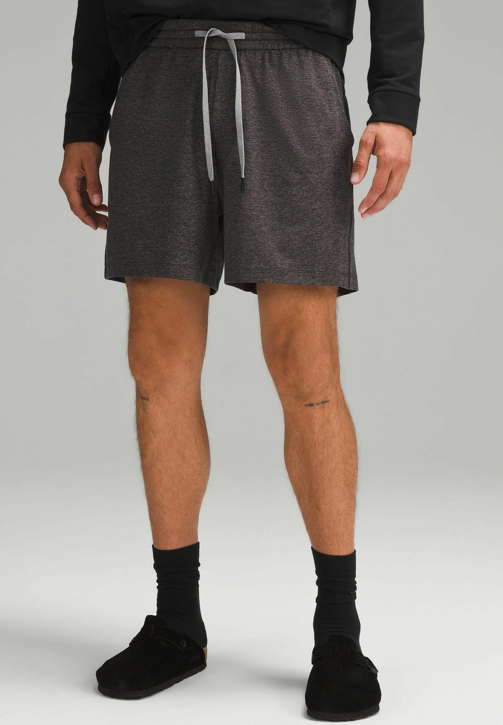 цена Спортивные шорты Soft Jersey 13Cm lululemon, цвет heathered black heathered graphite grey