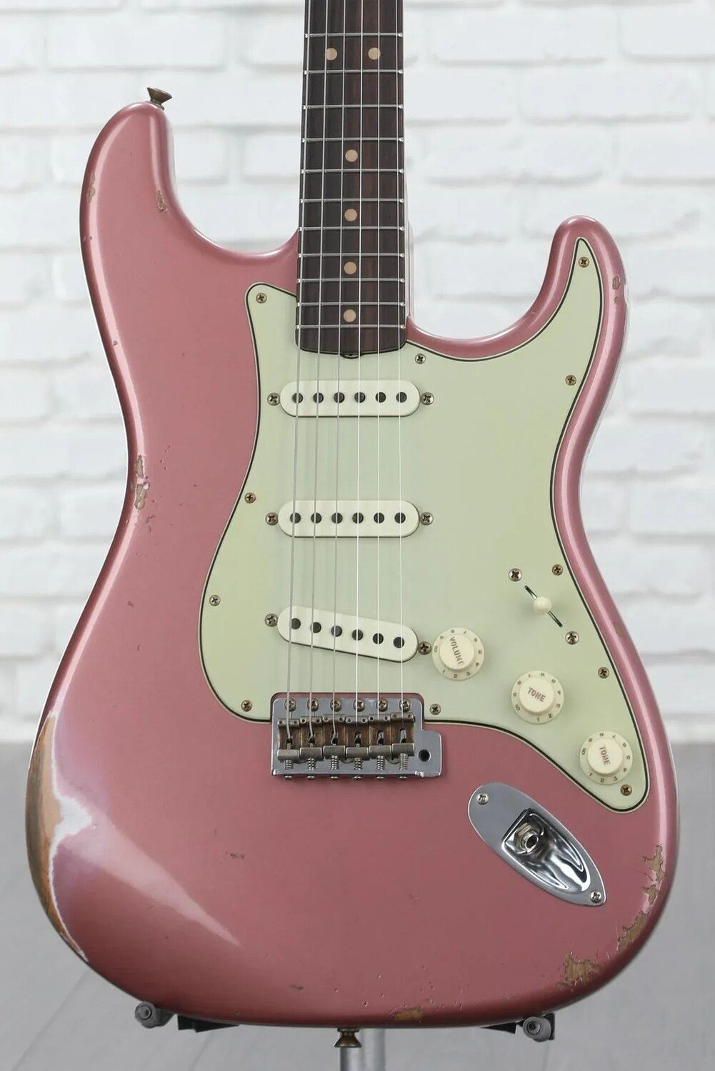 

Fender Custom Shop Limited Edition '63 Stratocaster Relic — Aged Burgundy Mist Metallic