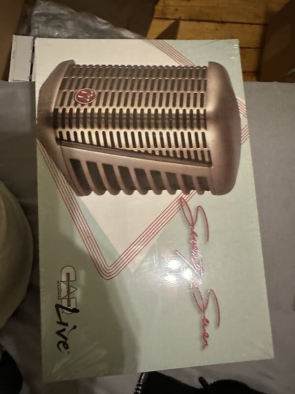 

Микрофон CAD A77 Supercardioid Large Diaphragm Dynamic Side-Address Mic