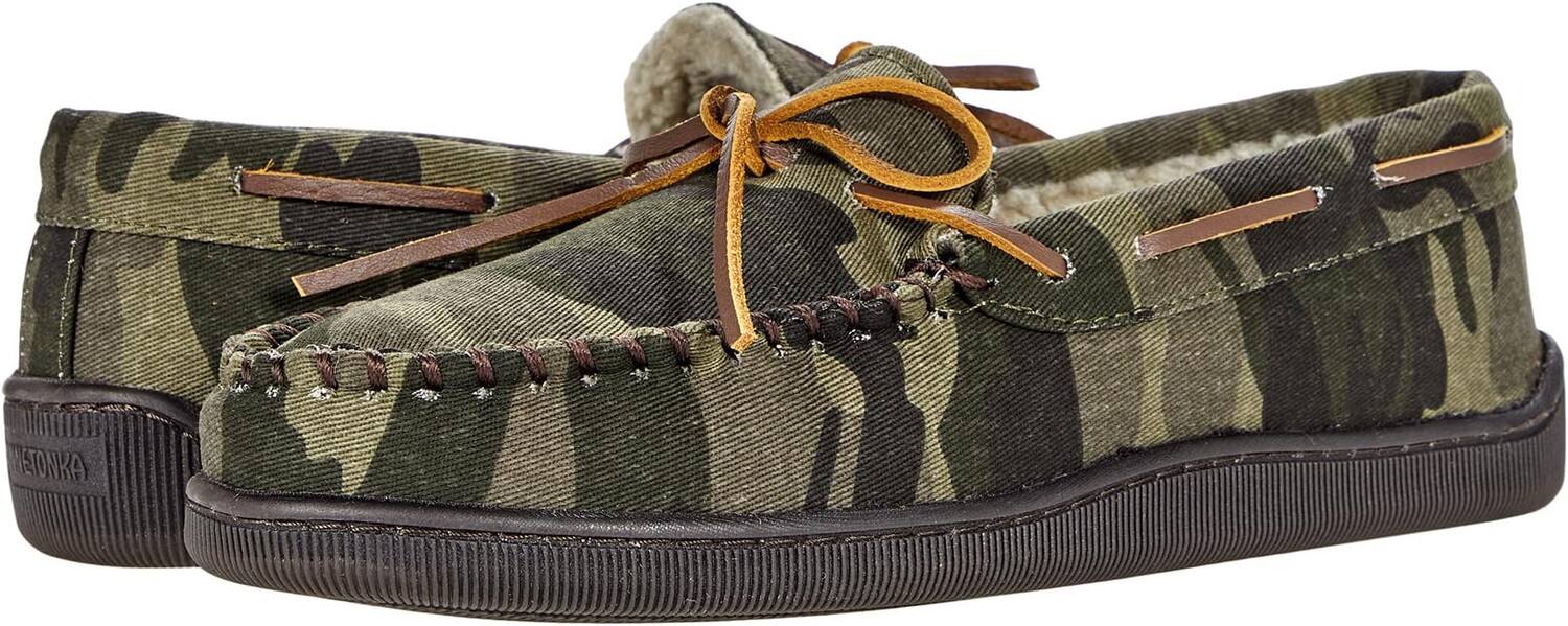 

Тапочки Pile Lined Hardsole Minnetonka, цвет Green Camo Print