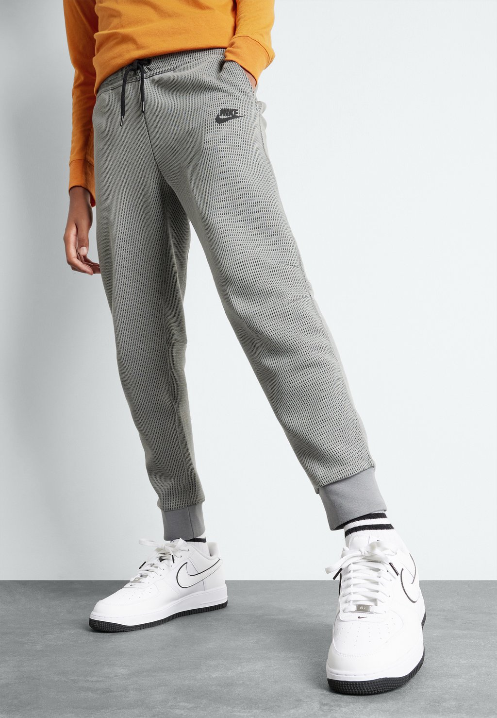 

Брюки для бега TECH PANT WINTERIZED Nike Sportswear, цвет smoke grey/black