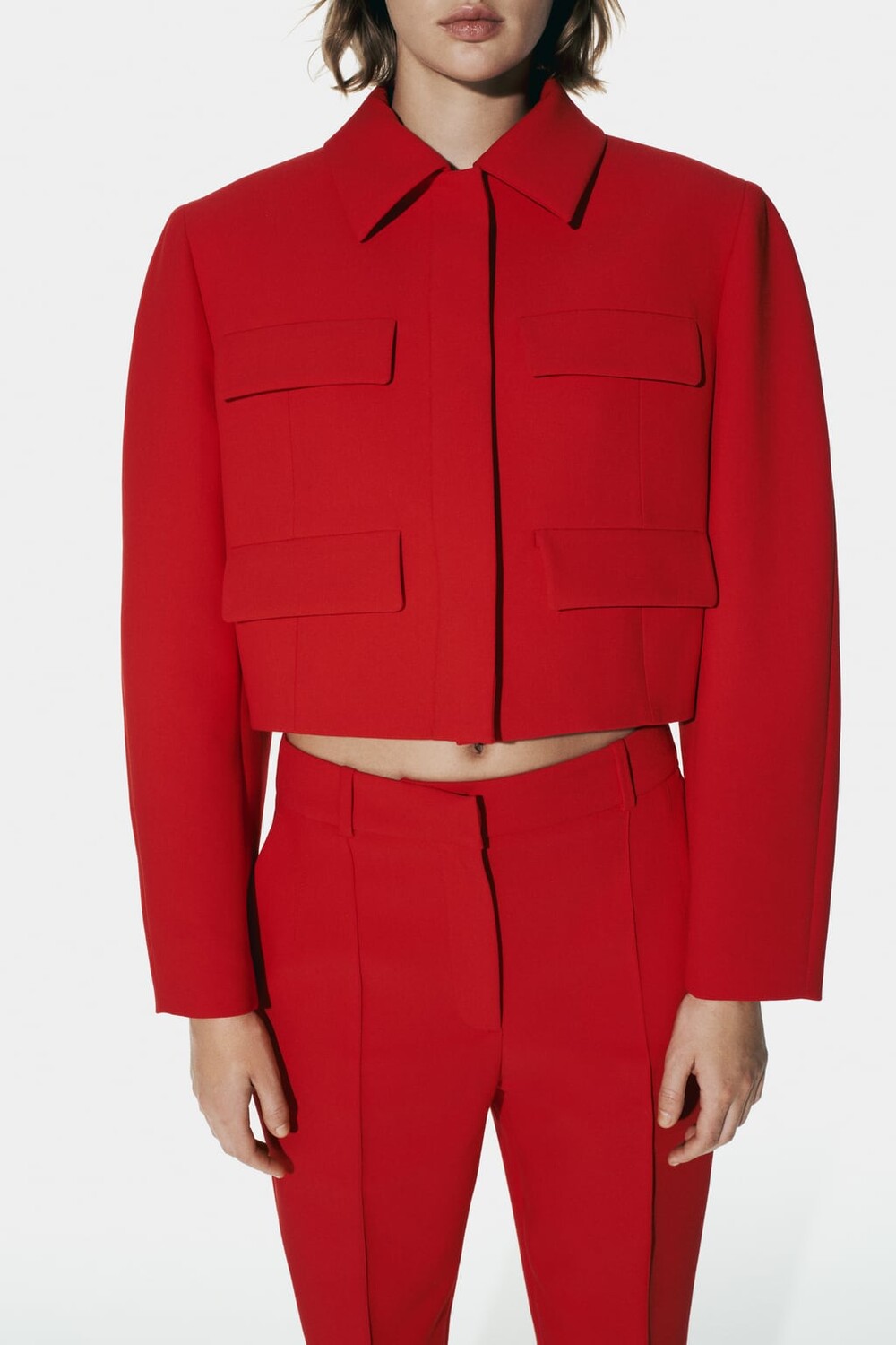 

Короткий пиджак с клапанами ZARA, красный
