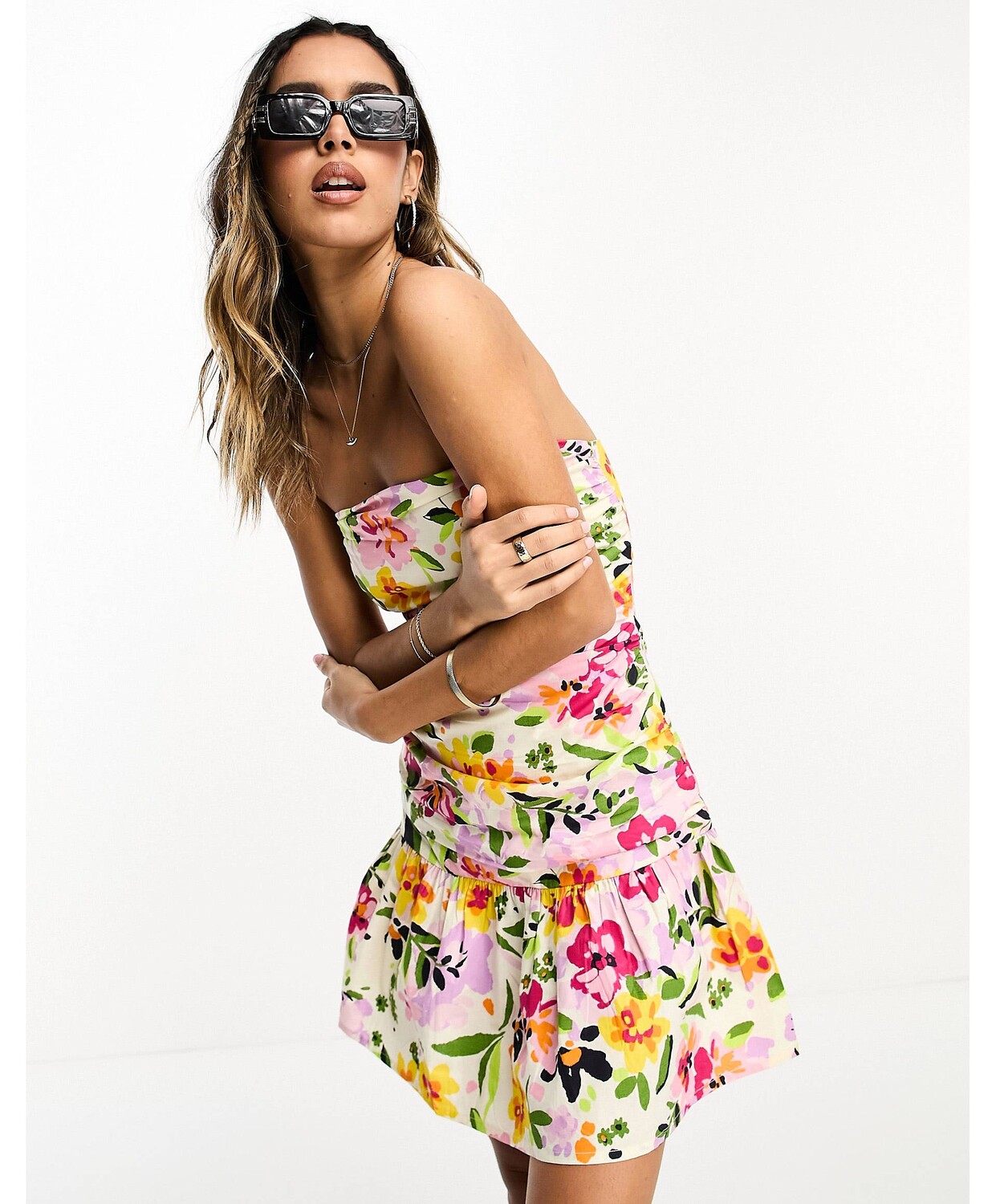 

Яркие цветочные мини-сарафаны ASOS DESIGN со сборками и пефемом ASOS DESIGN