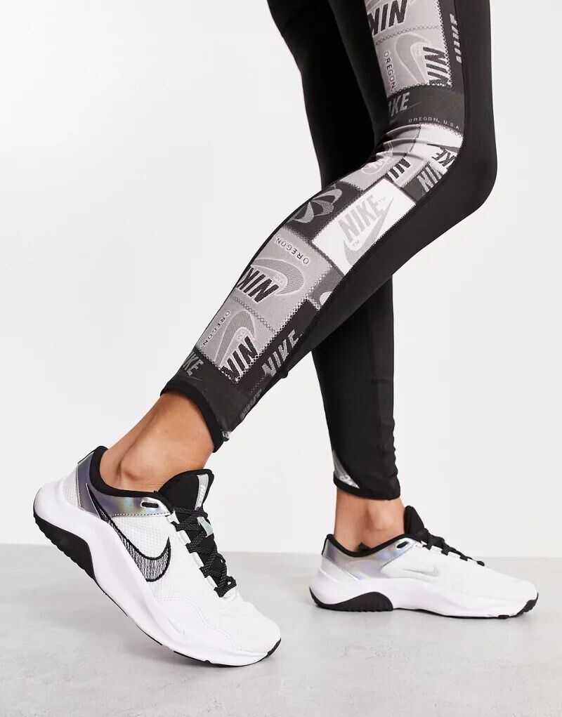 

Белые кроссовки Nike Legend Essential 3 с голографическим эффектом