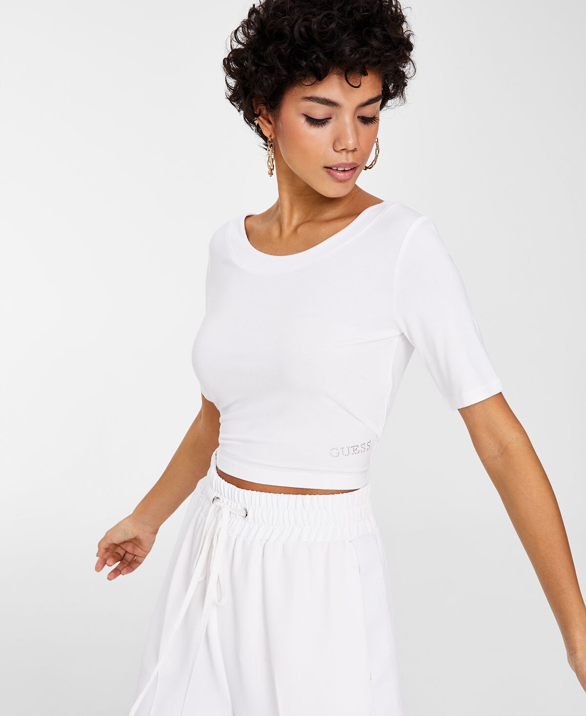 

Женская футболка с короткими рукавами и бантом на спине GUESS
