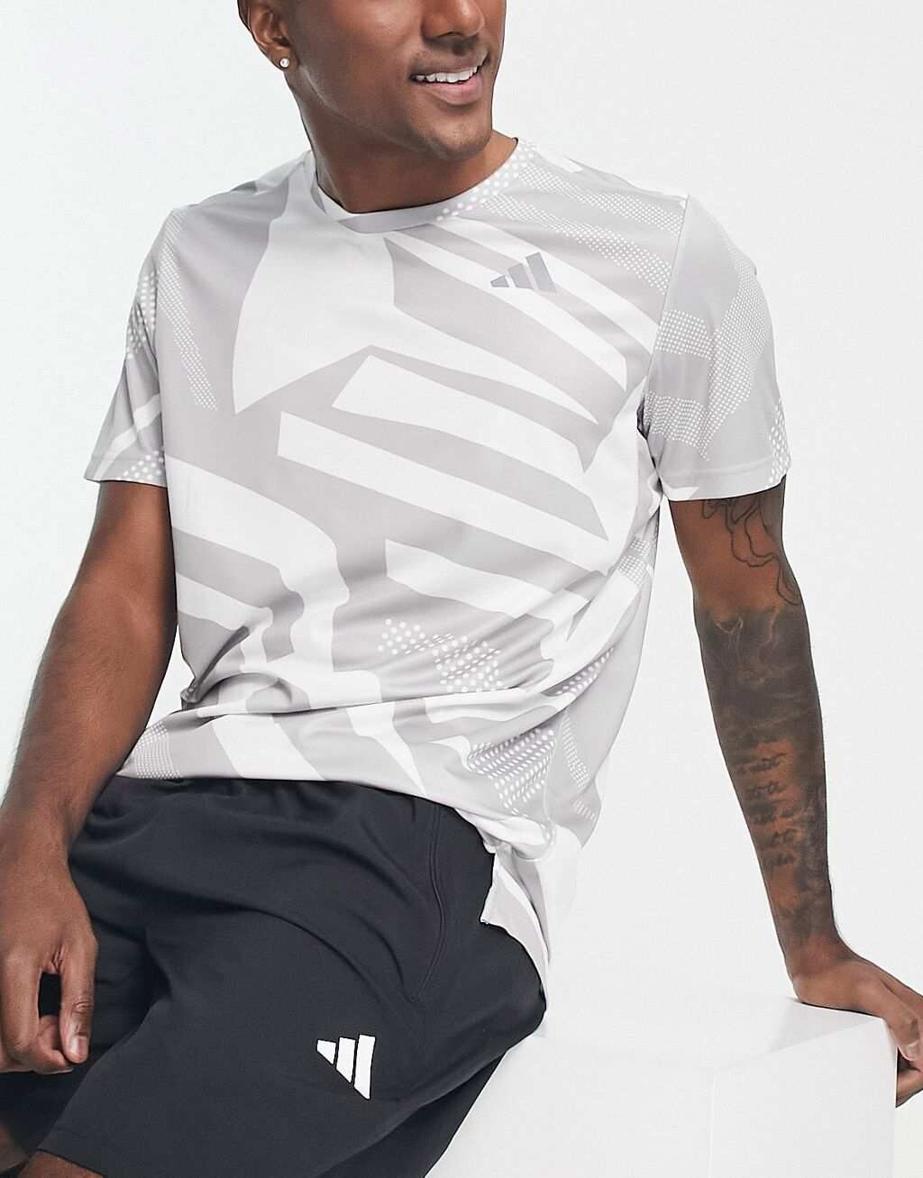 

Белая футболка с абстрактным принтом adidas Running Own The Run