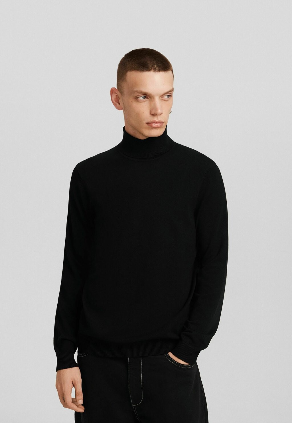 

Свитер High Neck Bershka, черный