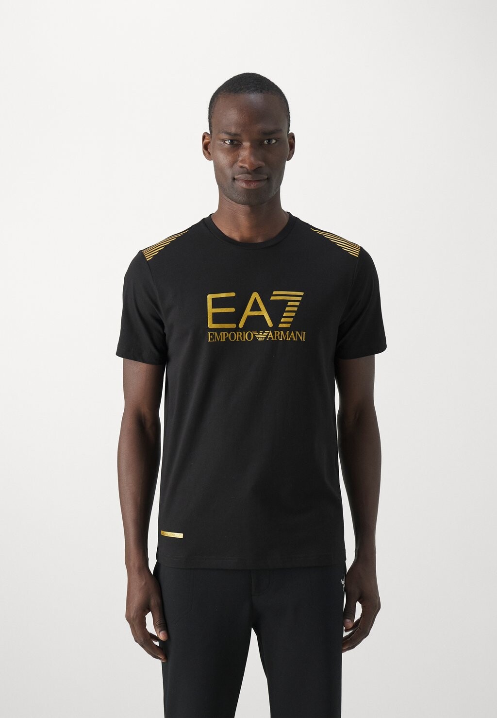 

Футболка с принтом Train Lines Tee EA7 Emporio Armani, цвет black/gold-coloured