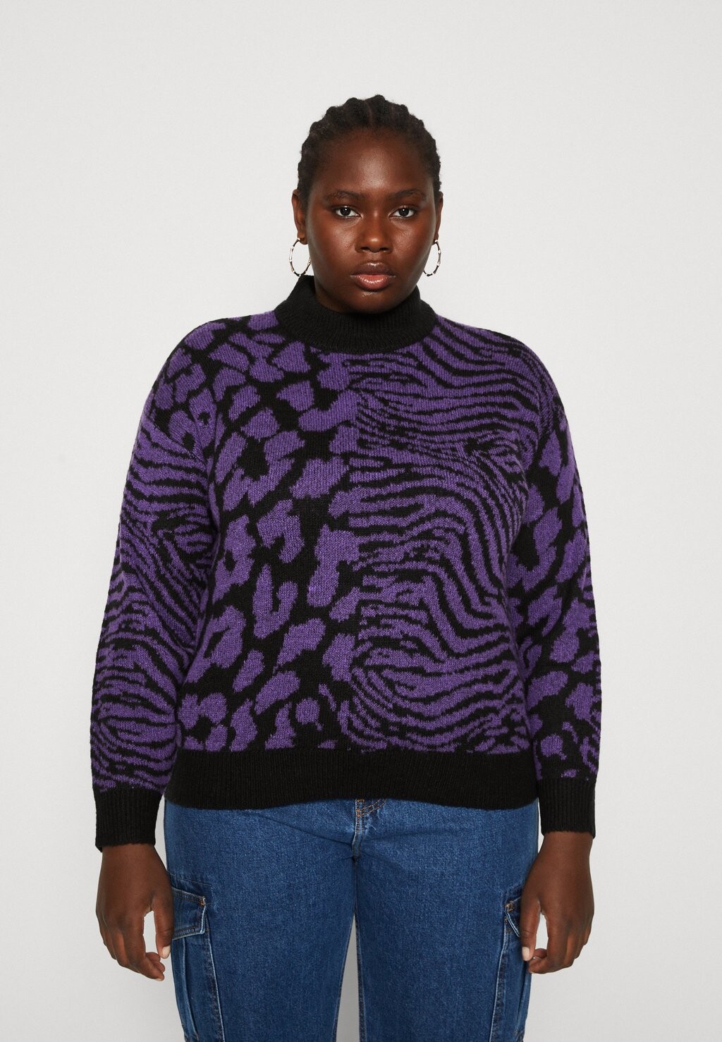 

Свитшот Vero Moda Curve VMCVERA ANIMAL O-NECK, черный/цветок страсти