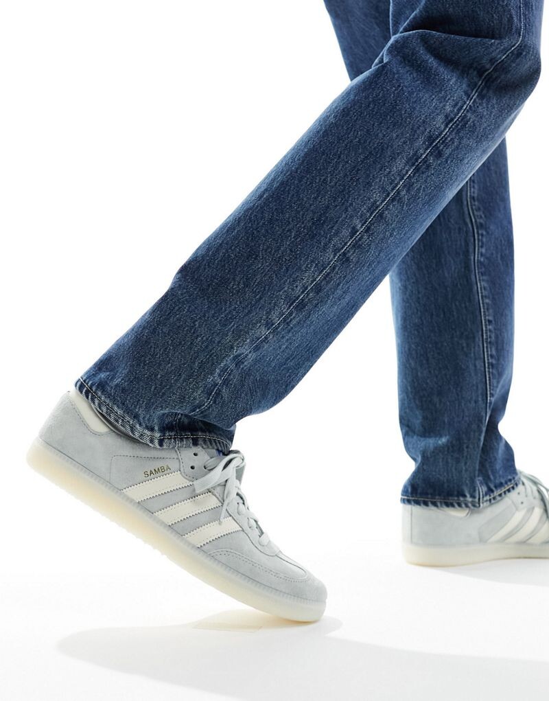 

Меловые и серебристые кроссовки adidas Samba
