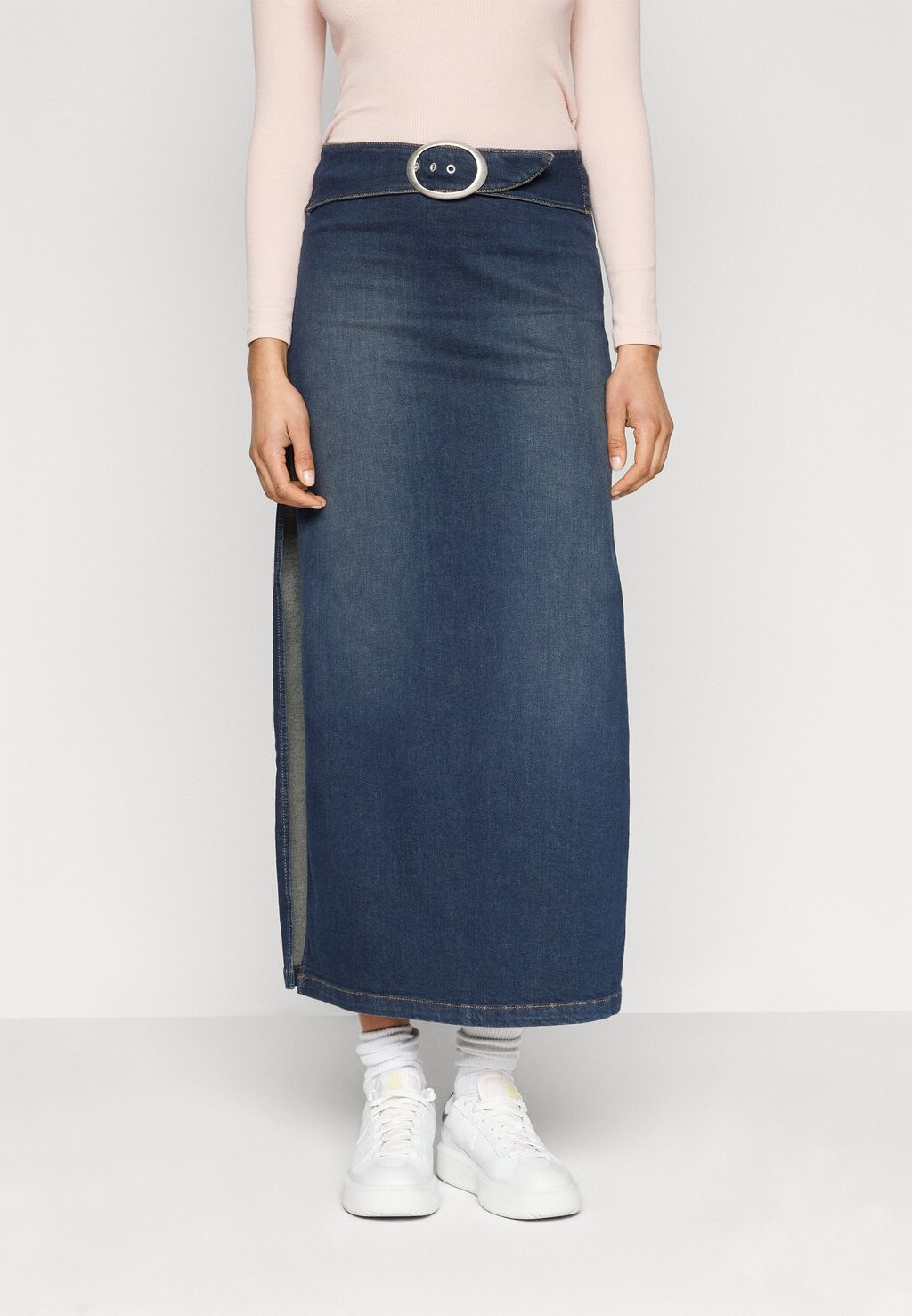 

Юбка джинсовая MISSY BELTED SKIRT BDG Urban Outfitters, цвет dark blue tint