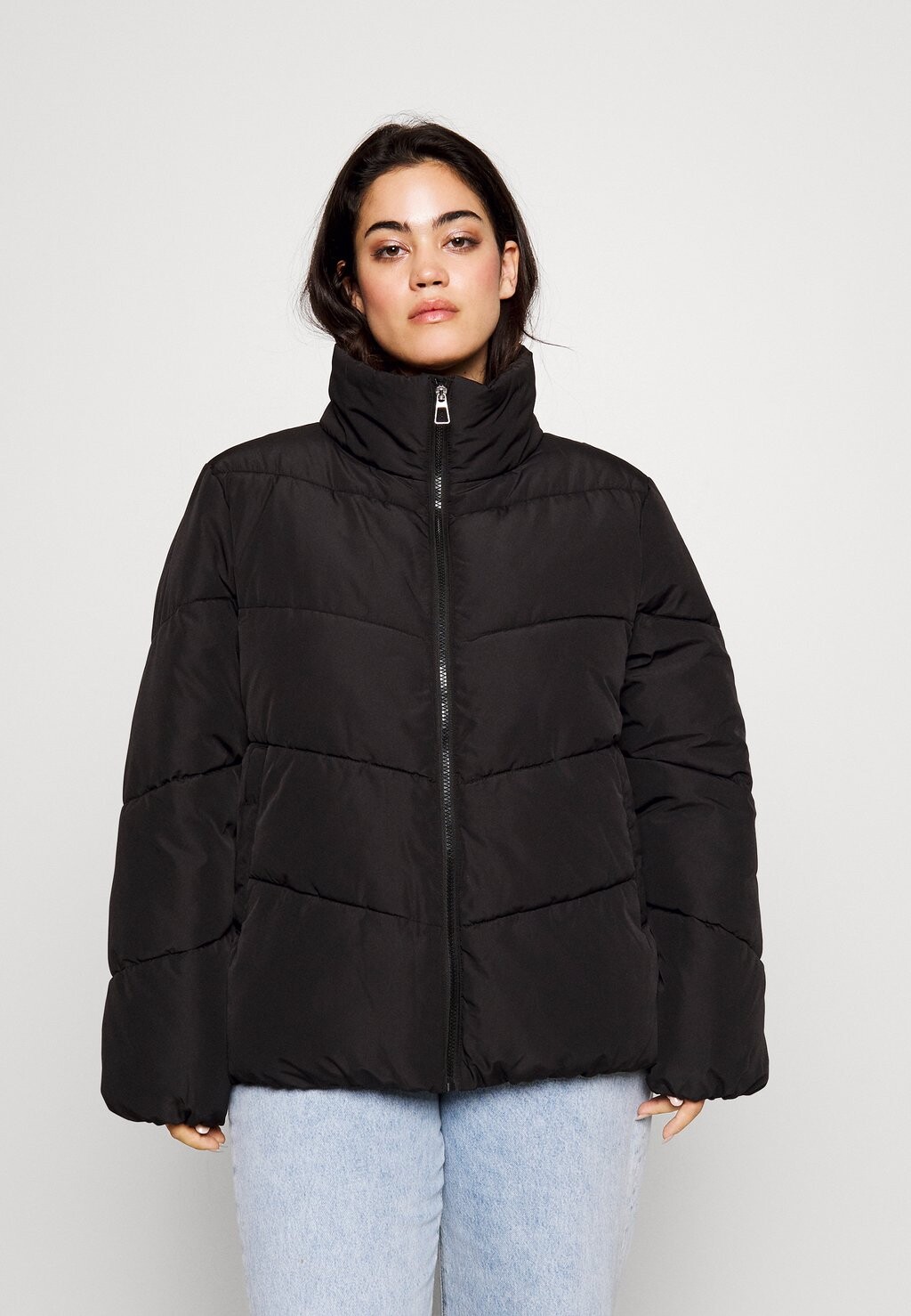 

Зимняя куртка ONLY Curve ONCMAGGI SOLID PUFFER PLUS SIZE, черный