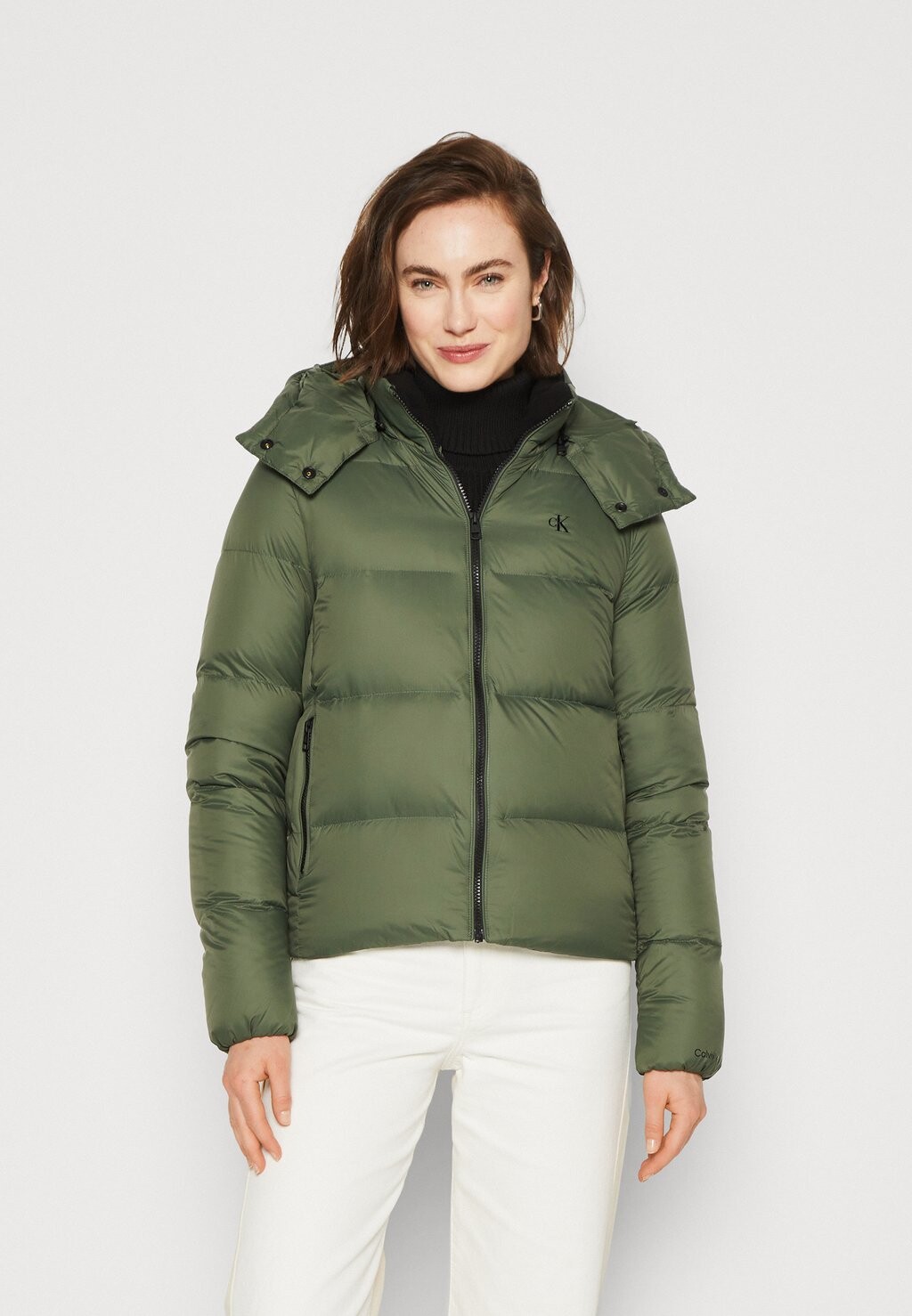 

Пуховик ARCHETYPE SHORT PUFFER Calvin Klein Jeans, тимьян