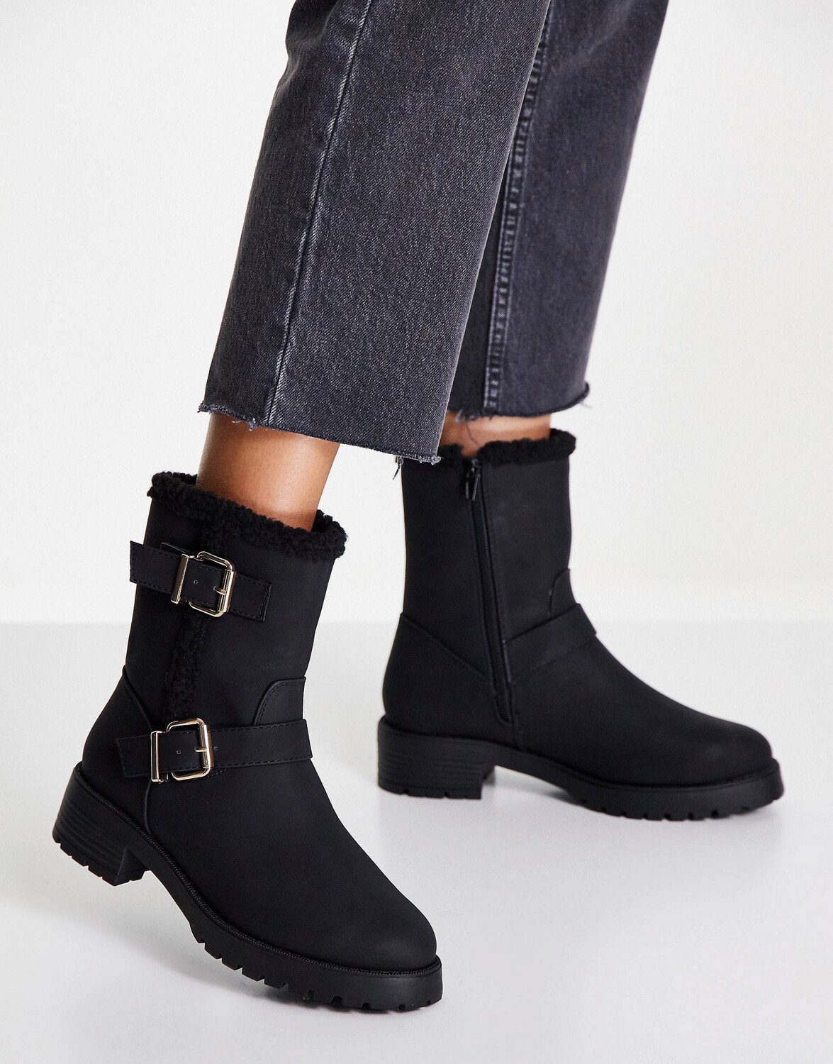 

Черные походные ботинки с подкладкой из янтарного овчины ASOS DESIGN