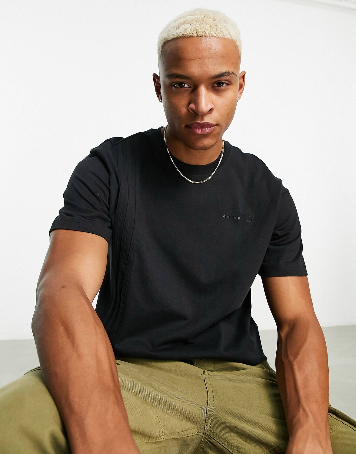 

Черная футболка adidas Originals city