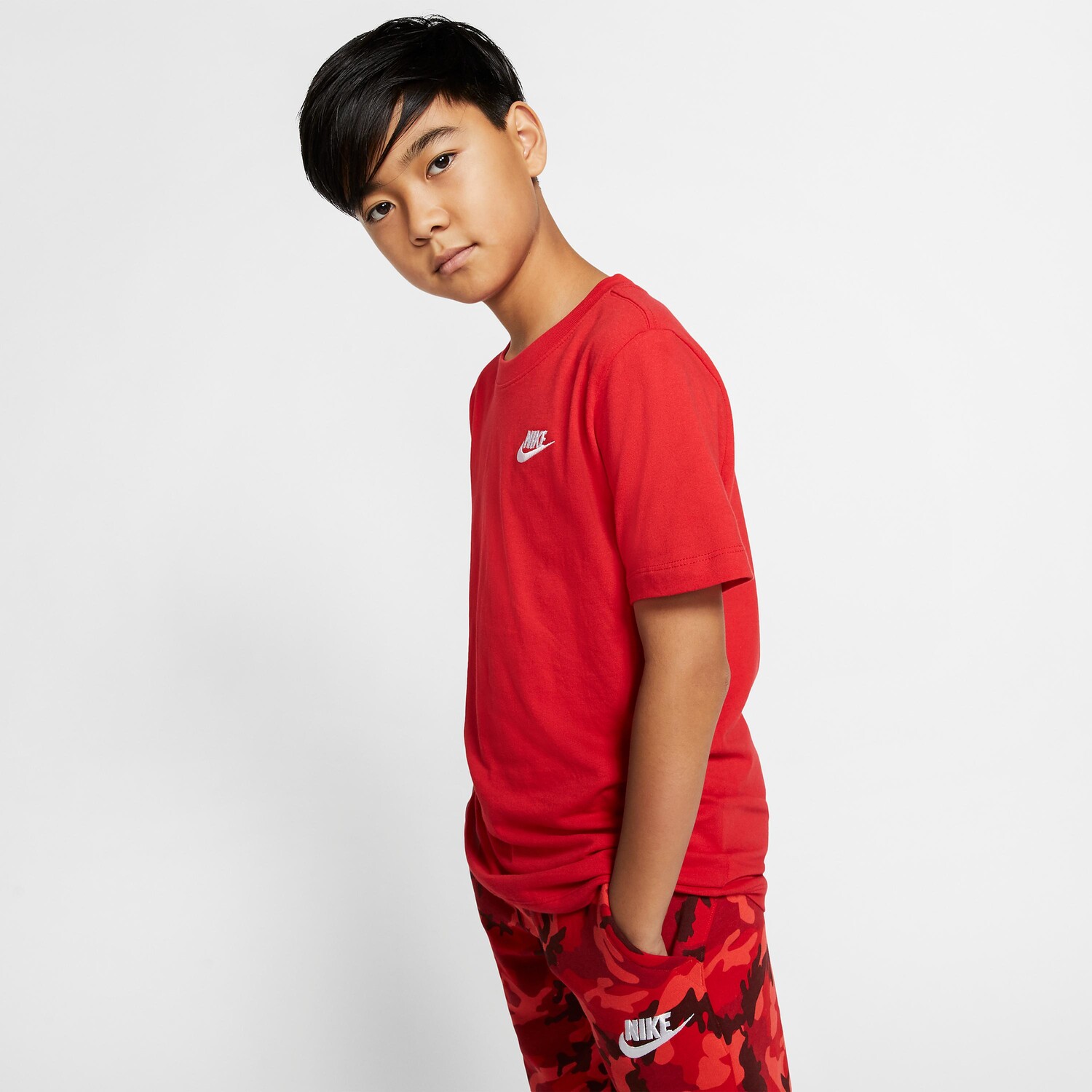 

Футболка с логотипом Nike Sportswear для мальчиков, красный