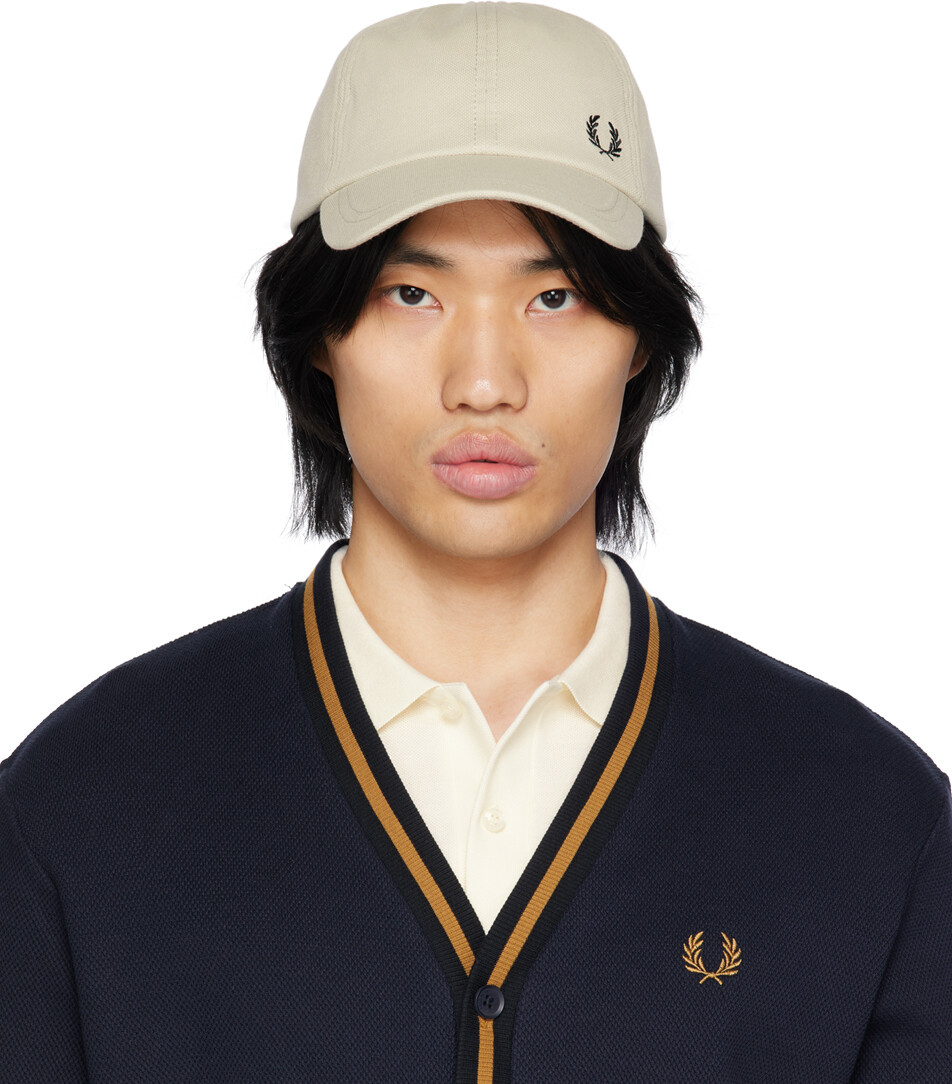 

Кепка Off-White с вышивкой Fred Perry
