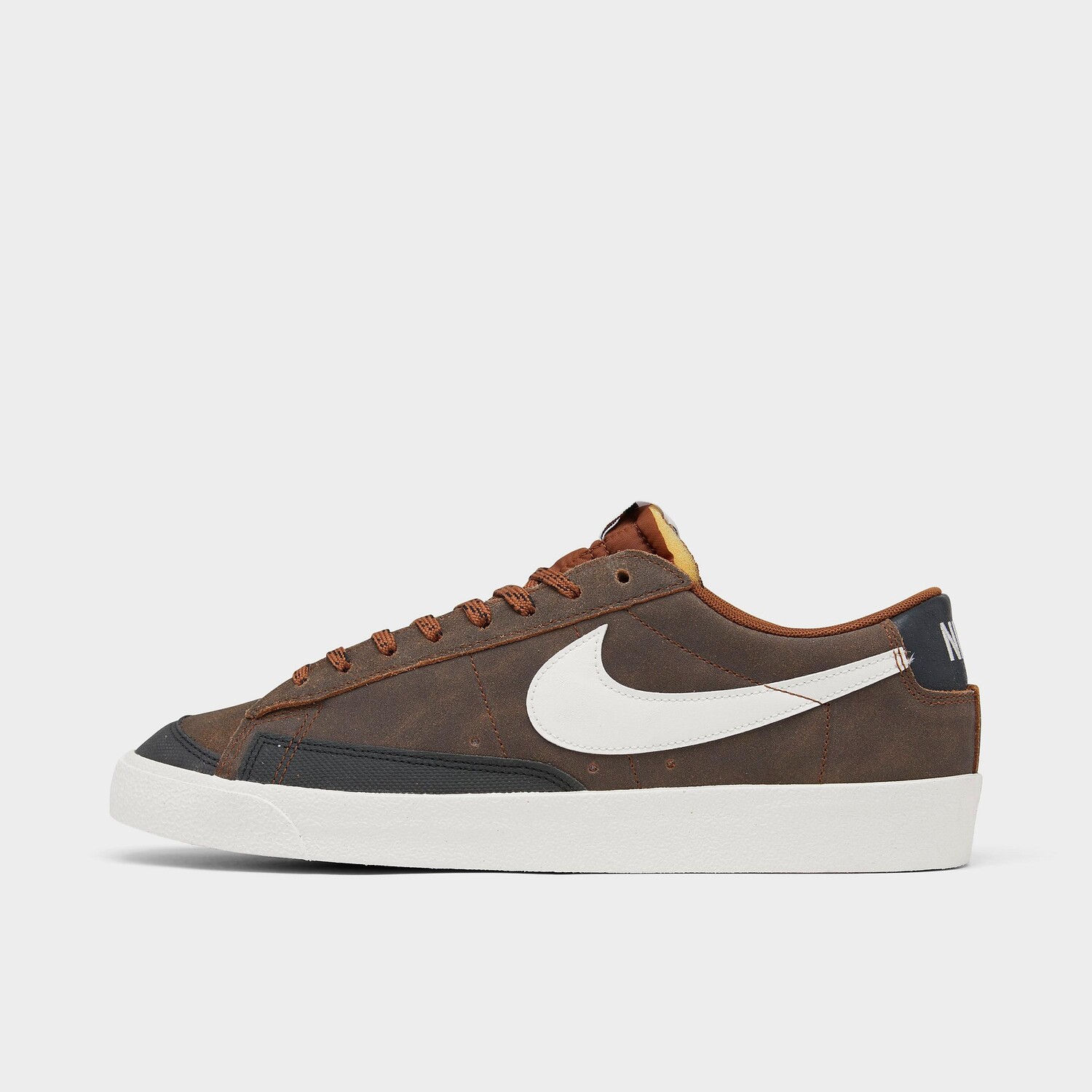 

Повседневная обувь Nike Blazer Low '77 премиум-класса в винтажном стиле, коричневый
