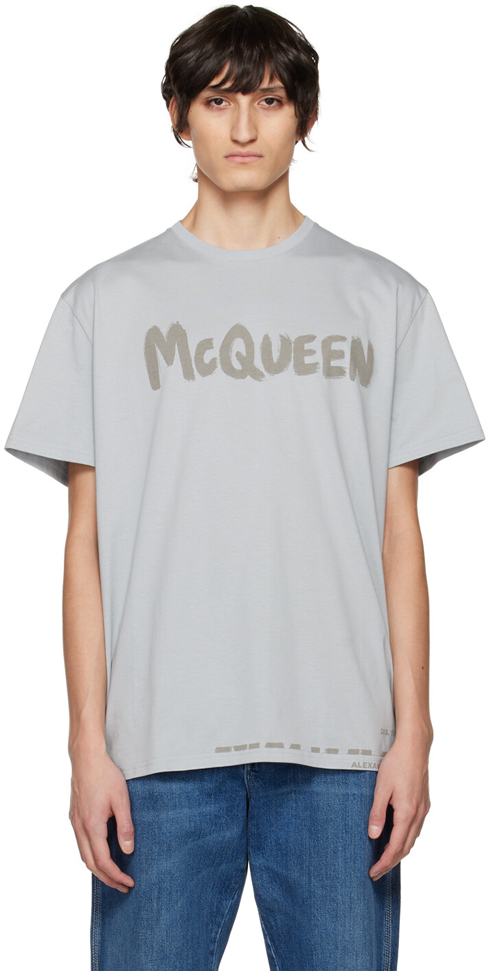 

Серая футболка с граффити Alexander McQueen