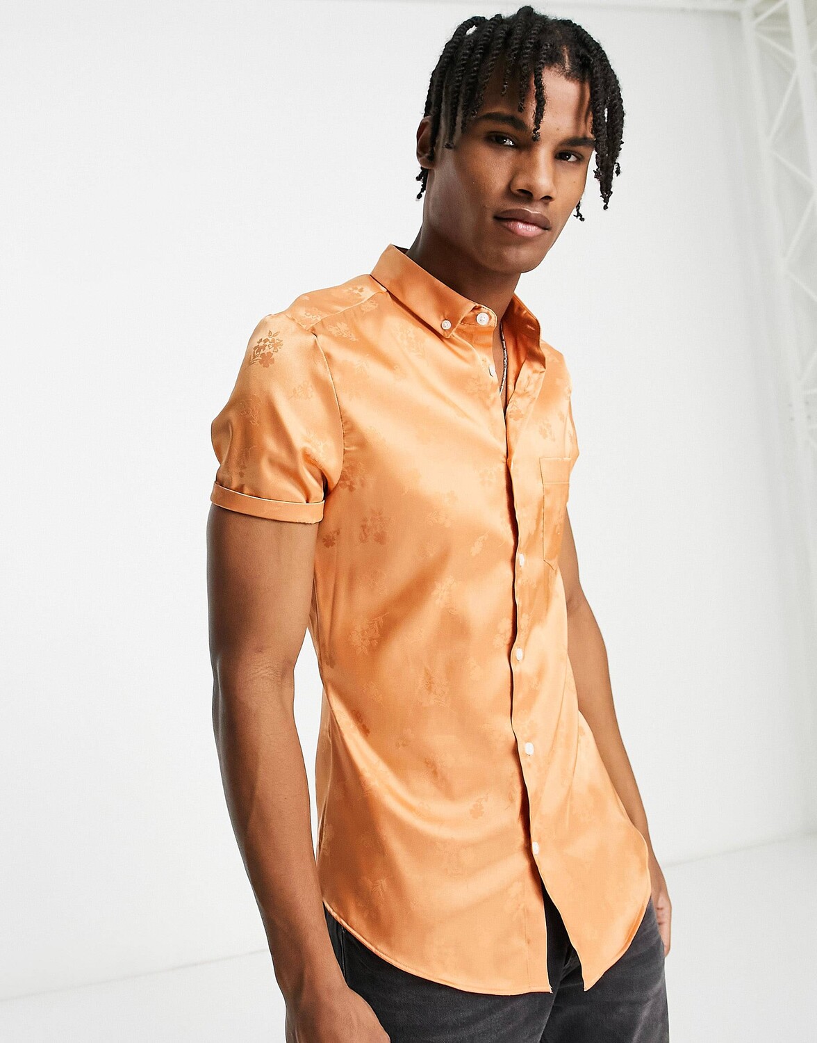 

Сатиновая рубашка скинни с персиковым цветочным принтом ASOS DESIGN