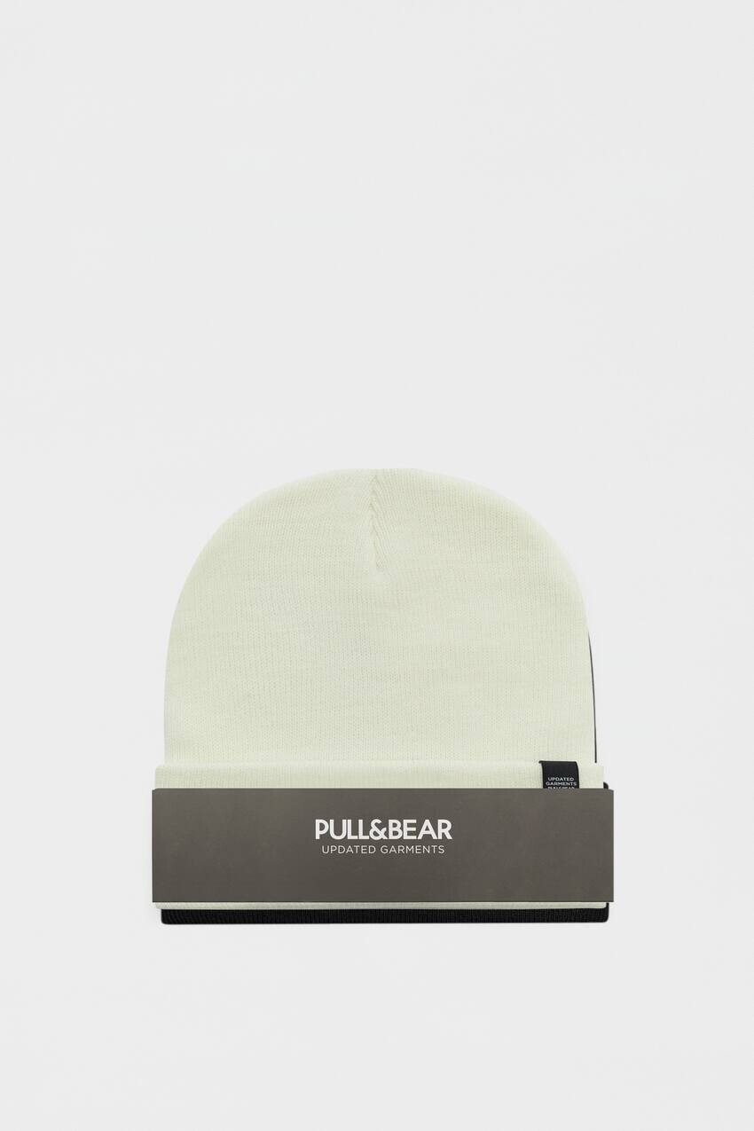 

В наборе 2 основные вязаные шапки. Pull&Bear, черно-белый