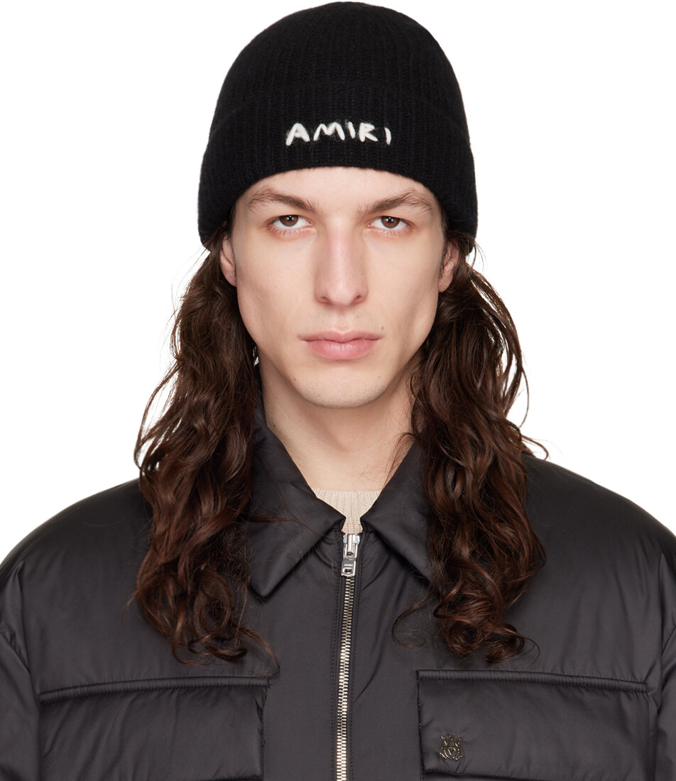 

Черная шапка с логотипом AMIRI