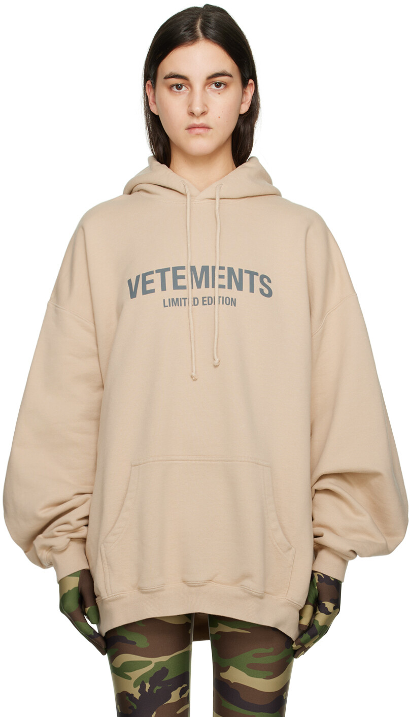

Бежевый худи с принтом VETEMENTS