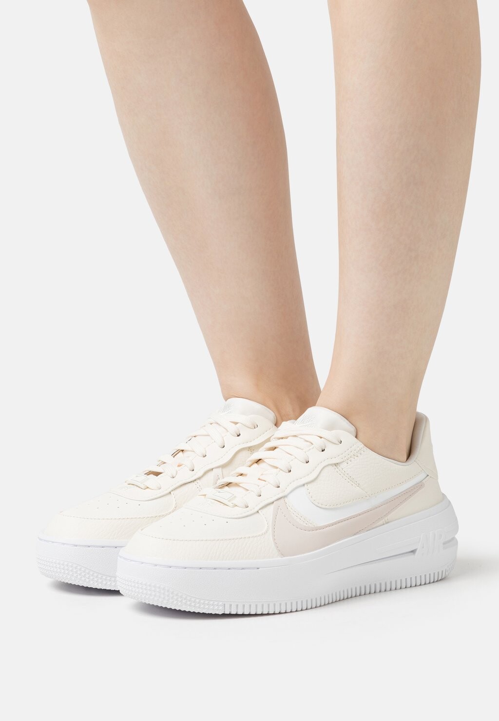 

Кроссовки Nike Af1 Plt.Af.Orm, бледная слоновая кость / белый саммит