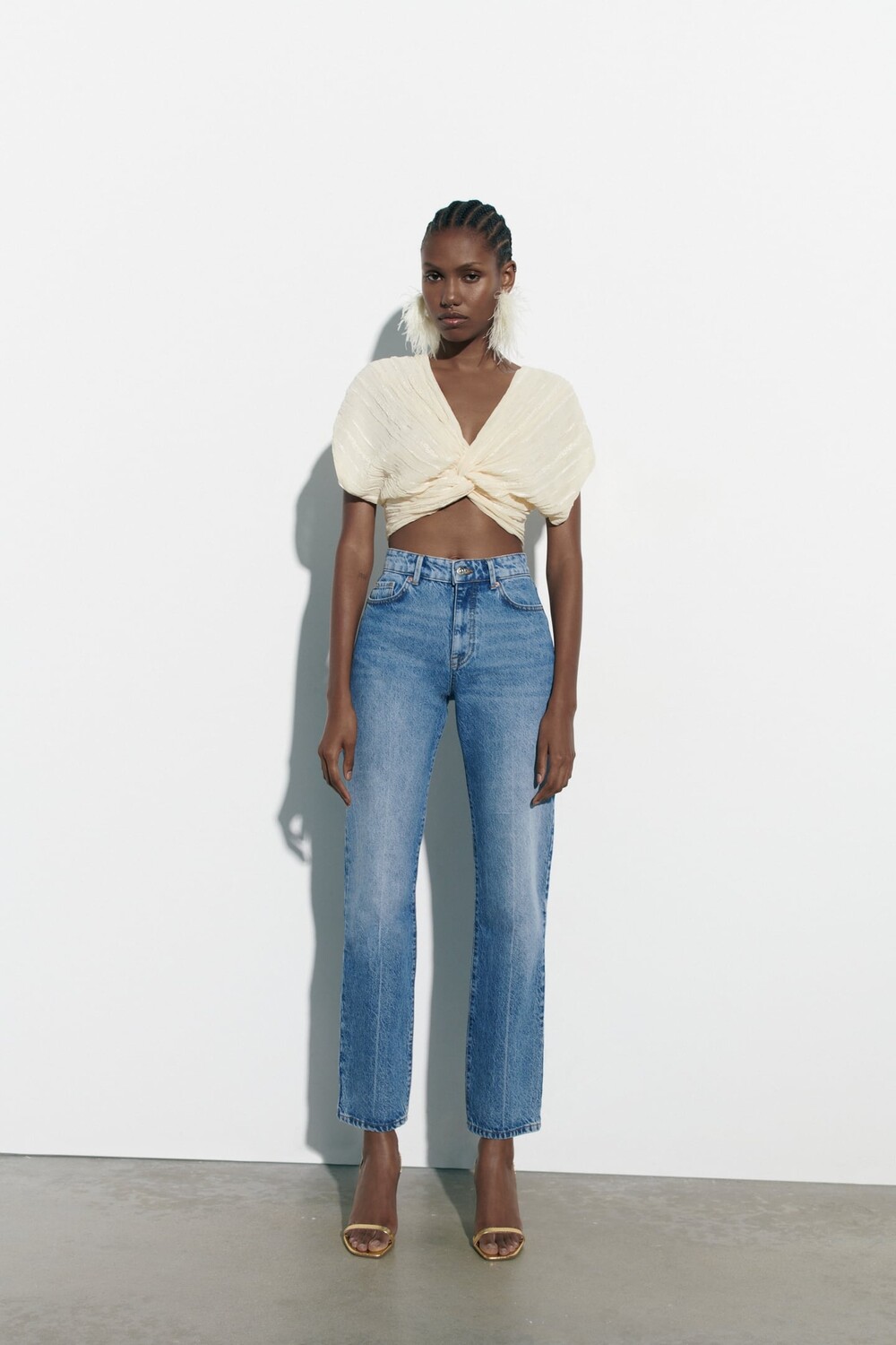 

Укороченный топ с узелом ZARA, экру