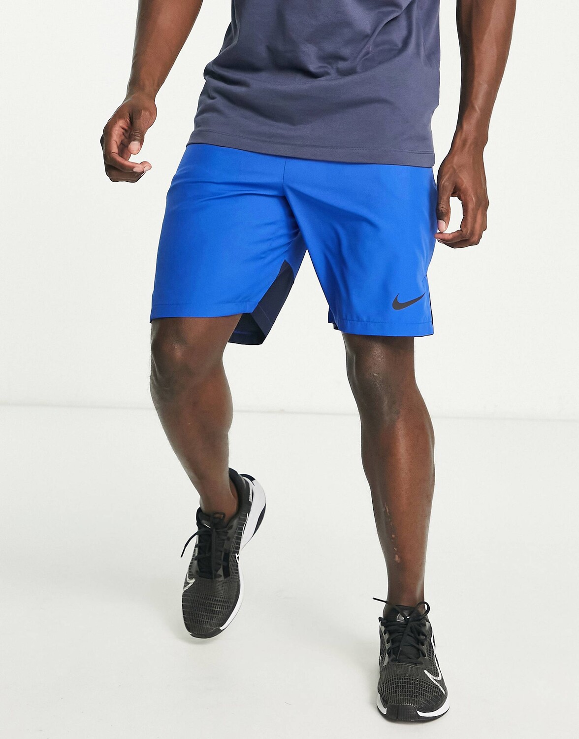 

Синие 9-дюймовые шорты из эластичного тканого материала Nike Training Dri-FIT
