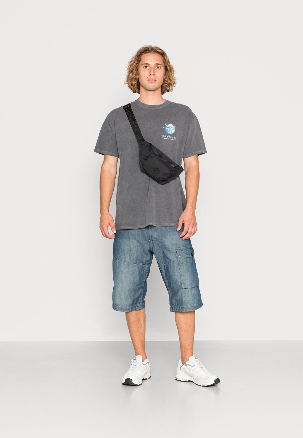 

Футболка с принтом ФУТБОЛКА PATH OF DISCOVERY UNISEX BDG Urban Outfitters, уголь