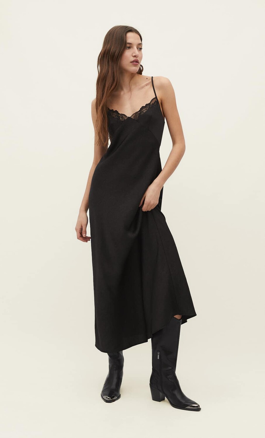 

Платье Stradivarius, черный