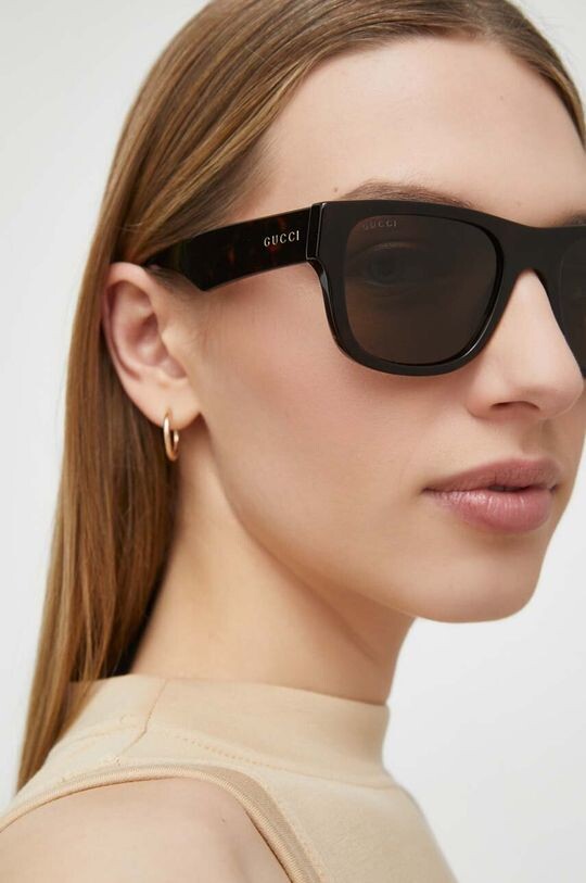 

Солнечные очки Gucci, коричневый
